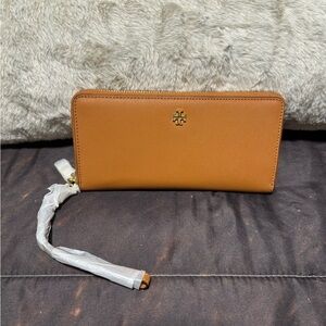 BRAND NEW NEVER USED Tory Burch Tan Leather Wallet